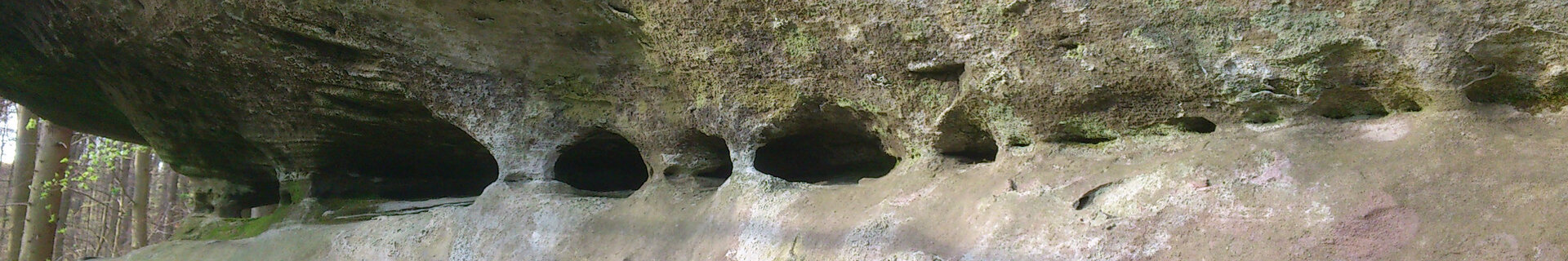 Sedimentformationen | © CC BY-NC-ND Tropfsteinleiste im Fels | © CC BY-NC-ND