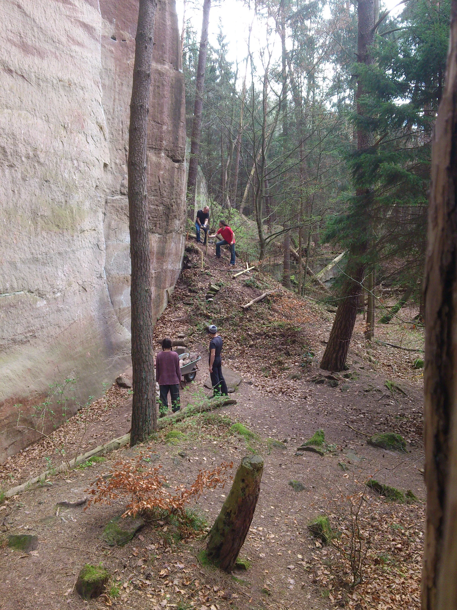 Wegebau an der Hauwand | © CC BY-NC-ND