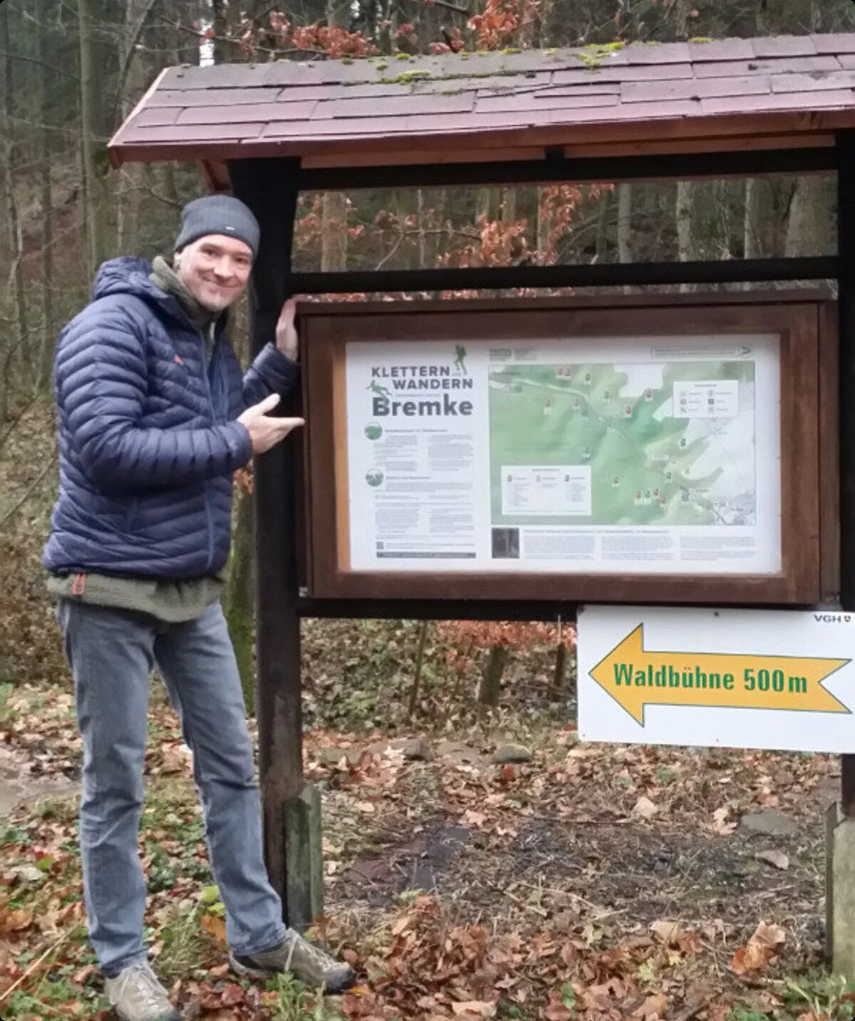 Wegweiser am Wanderparkplatz Bremke nach Sanierung | © CC BY-NC-ND