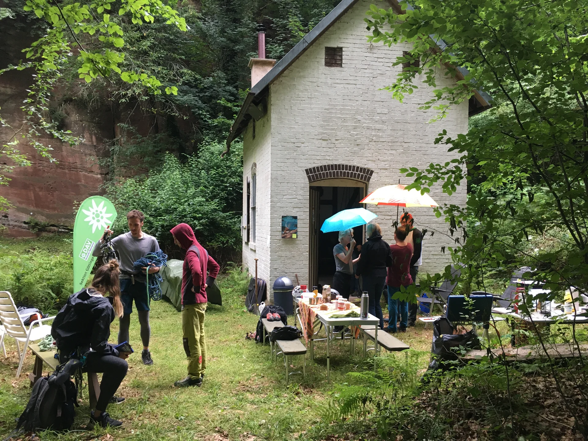 Wiese vor der Pfeilerwand | © CC BY-NC-ND