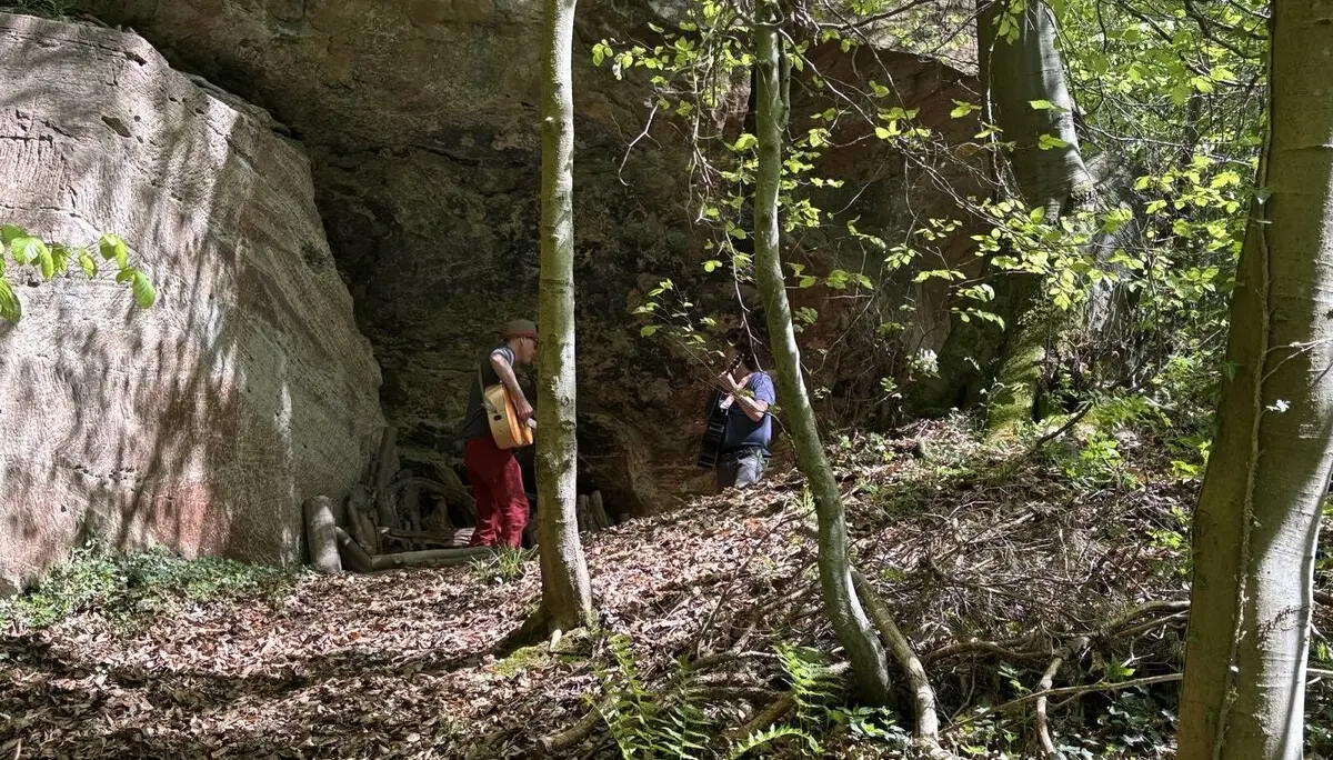 Grotte oberhalb der Hütte | © Ingo Simon