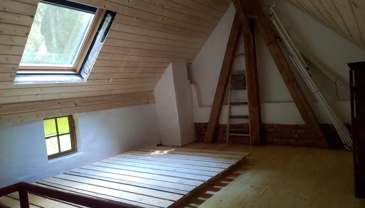 Spartanische Einrichtung im Obergeschoss | © DAV Göttingen